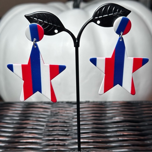 Red, White, and Blue Star Earrings - Picture 2 of 2